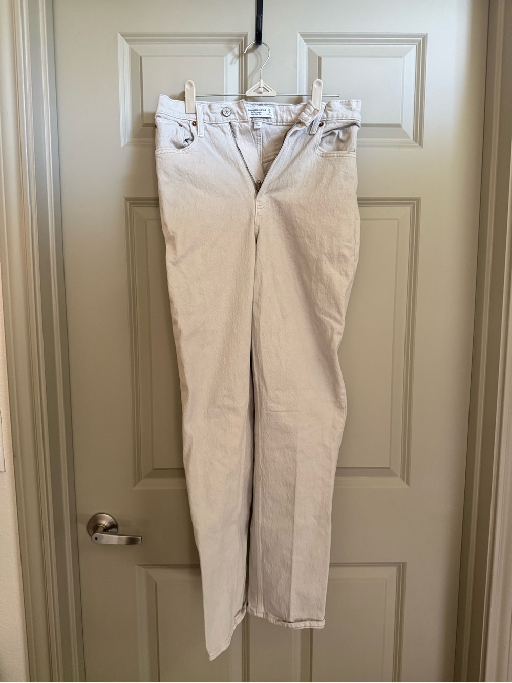 Abercrombie & Fitch Straight-Leg Jeans in Off-White/Cream